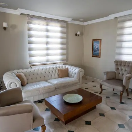 Ebruli Cunda Couette-café 4*