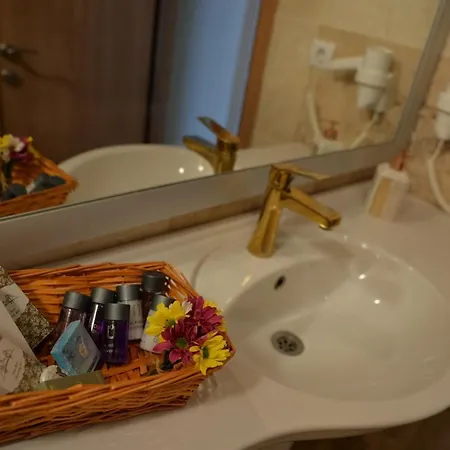 Ebruli Cunda Bed and Breakfast Ayvalı