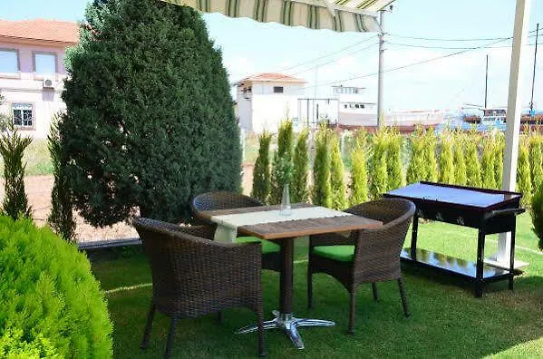 Couette-café Ebruli Cunda 4*